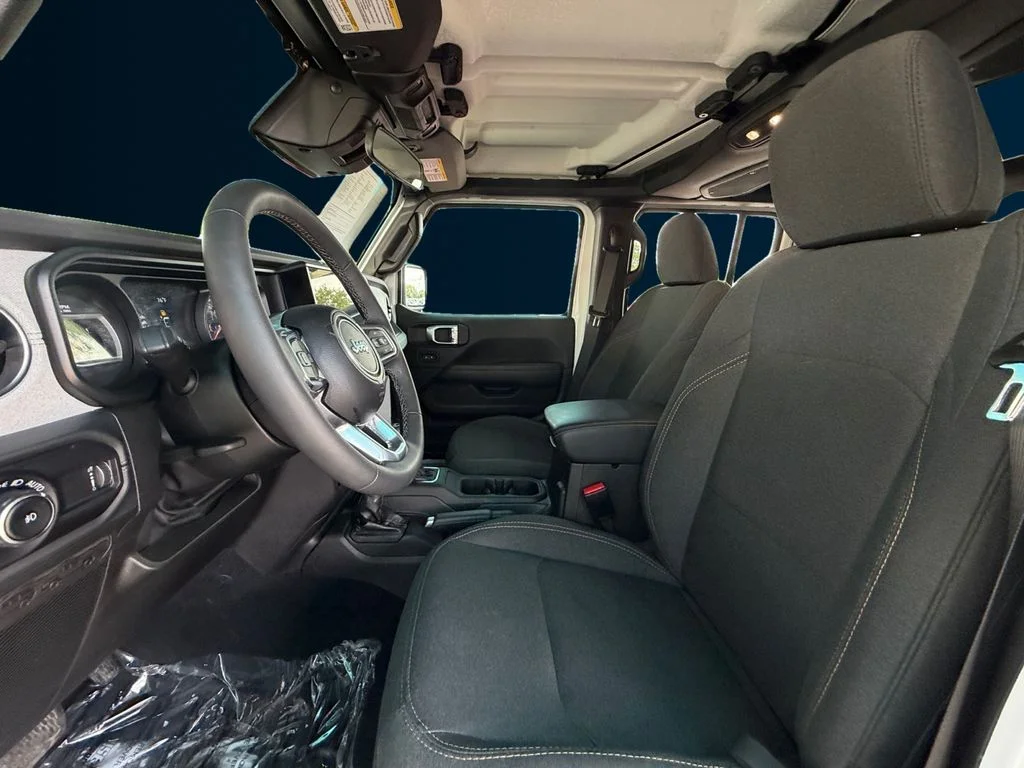 Used 2025 White Jeep Sahara image 10