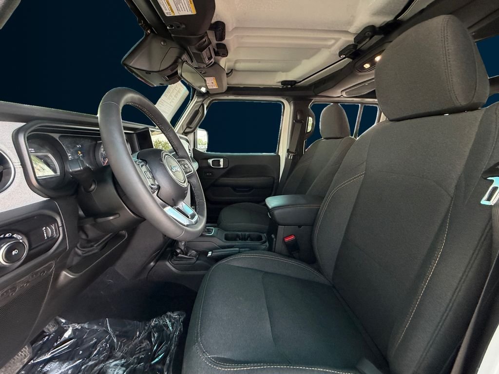 Used 2025 White Jeep Sahara image 10