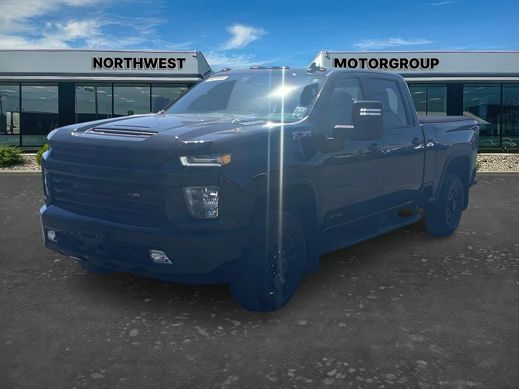 Used 2021 Black Chevrolet LT image 3