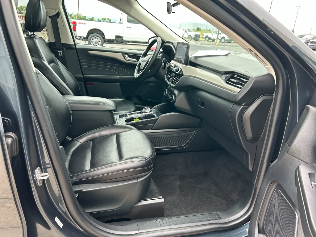 Used 2022 Stone Blue Metallic Ford SEL image 19