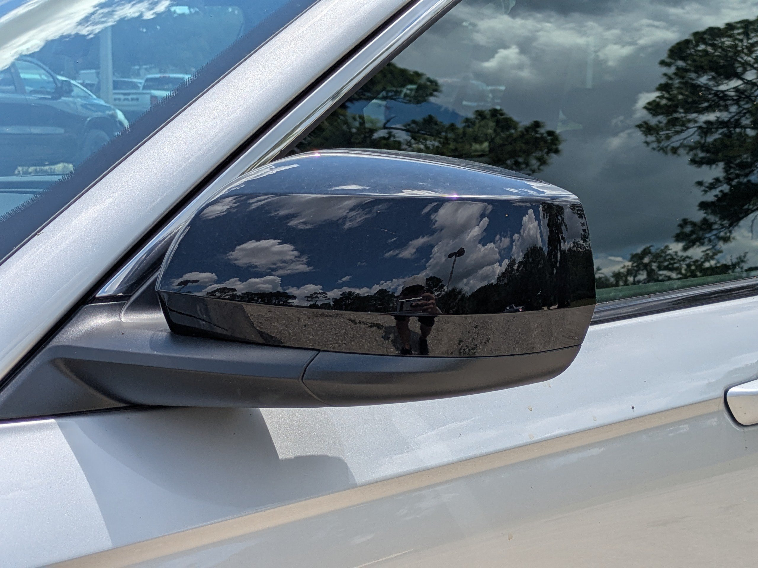 New 2026 Silver Zynith Exterior Paint Jeep Laredo X image 11