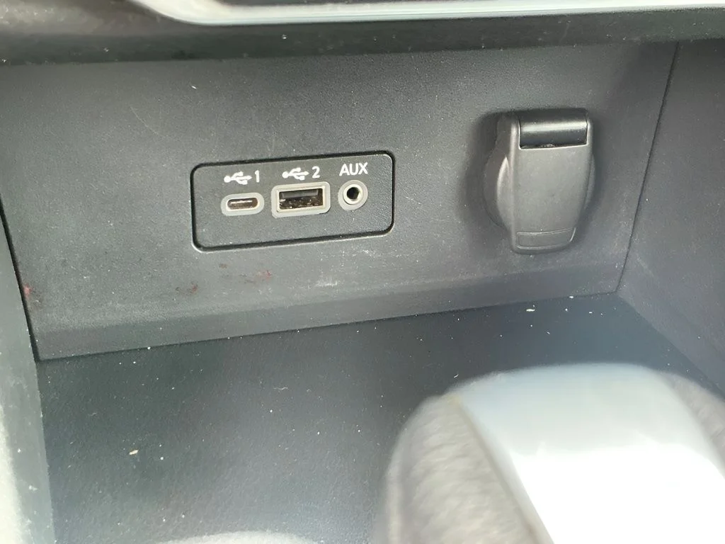 Used 2022 Gray Nissan SV image 29