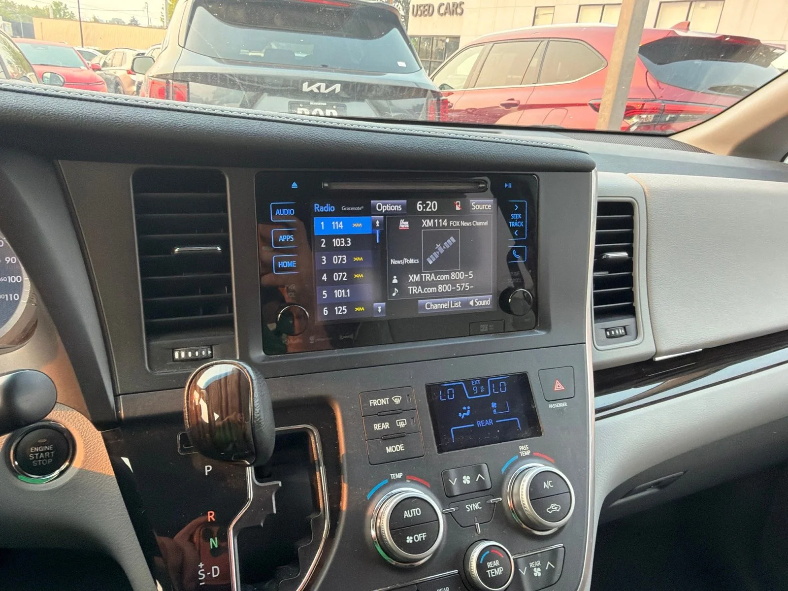 Used 2017  Toyota XLE Premium 7 Passenger image 8