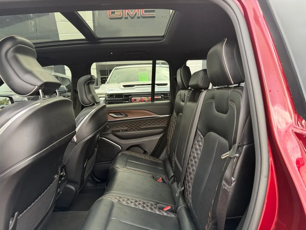 Used 2022 Velvet Jeep Summit image 13