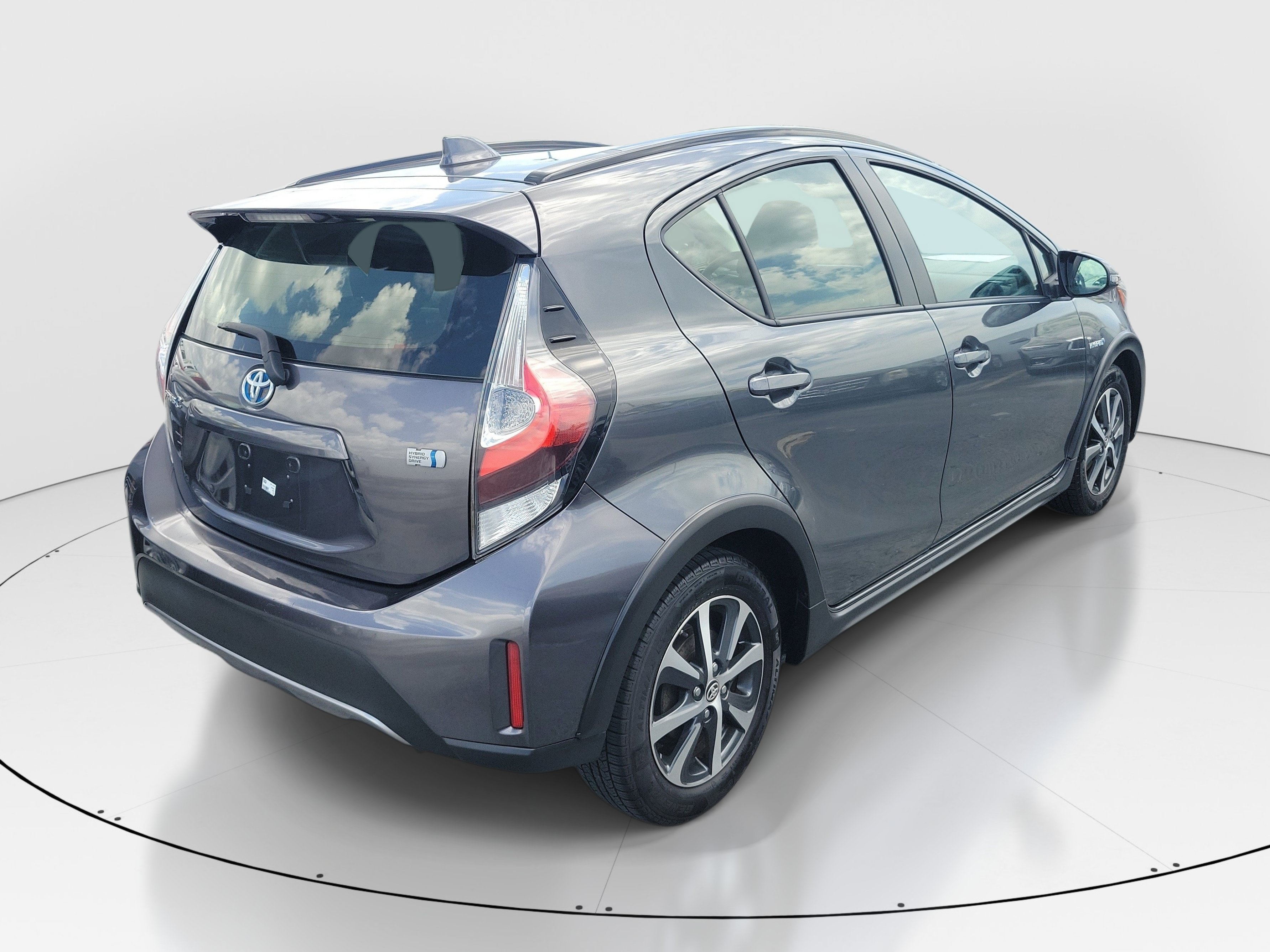 Used 2019 Magnetic Gray Metallic Toyota L image 6