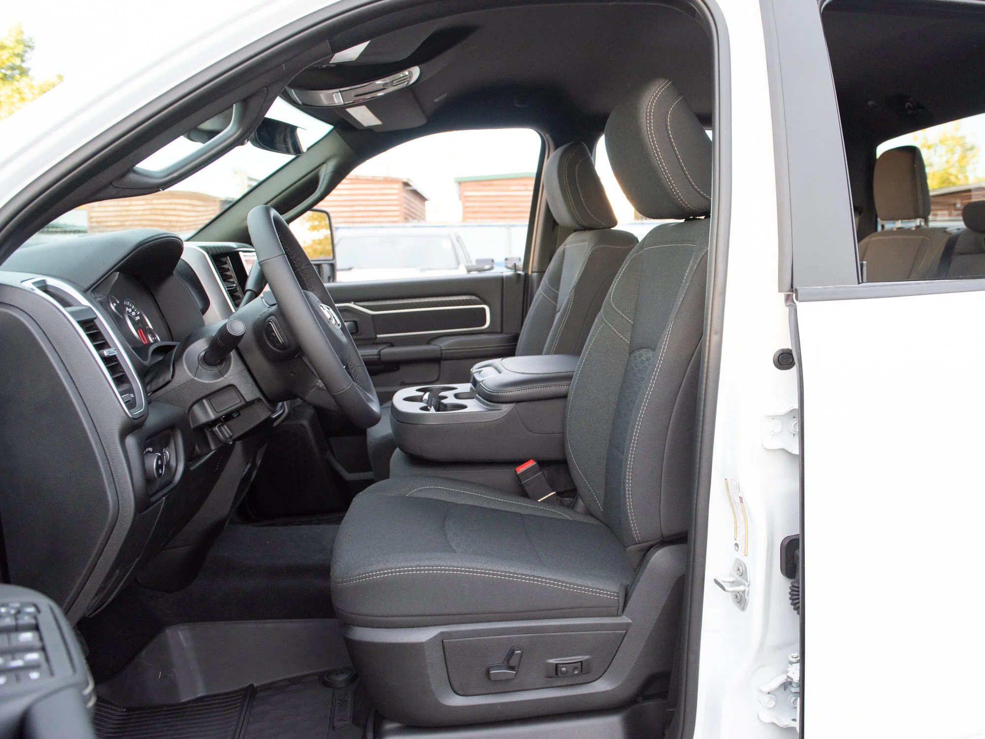 New 2027 White RAM Big Horn* Crew Cab 4x4, 6.4L HEMI V8, Remote Start image 20
