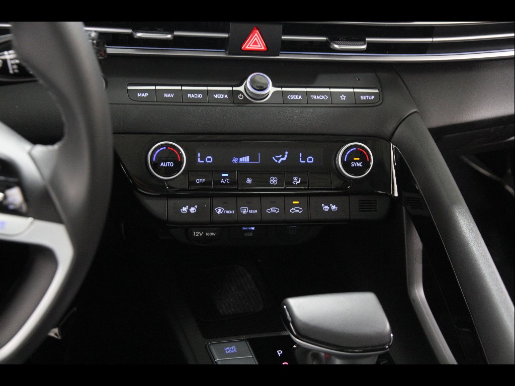 2025 Hyundai Elantra Limited - Photo 14