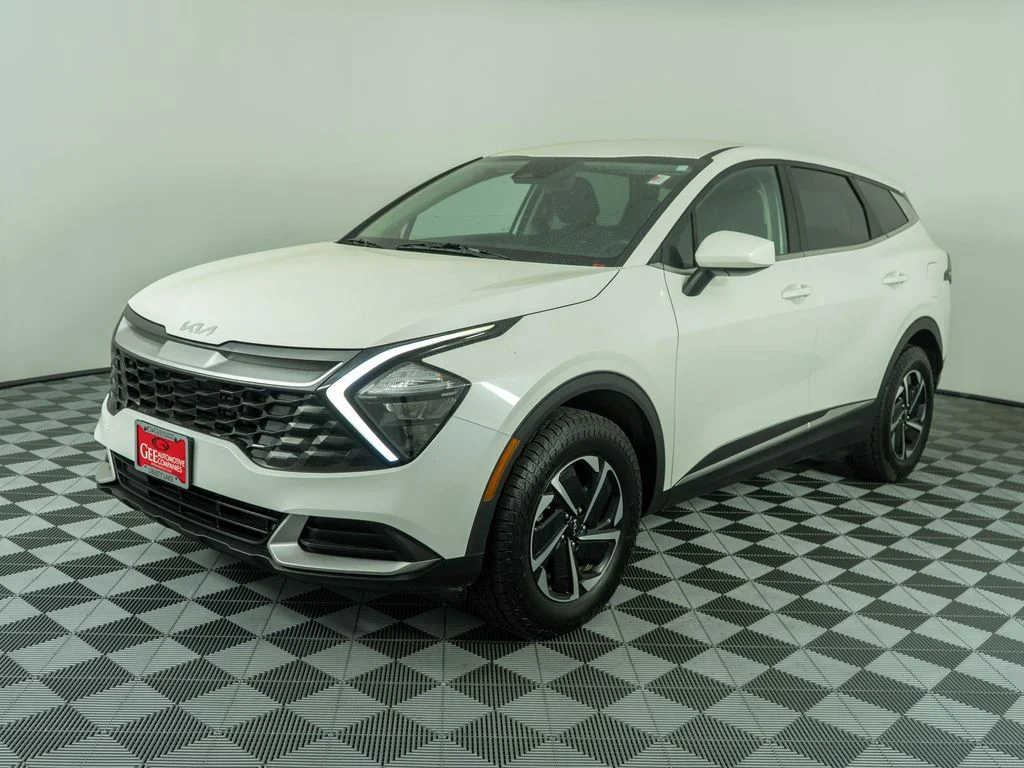 Used 2023 White Kia LX image 3