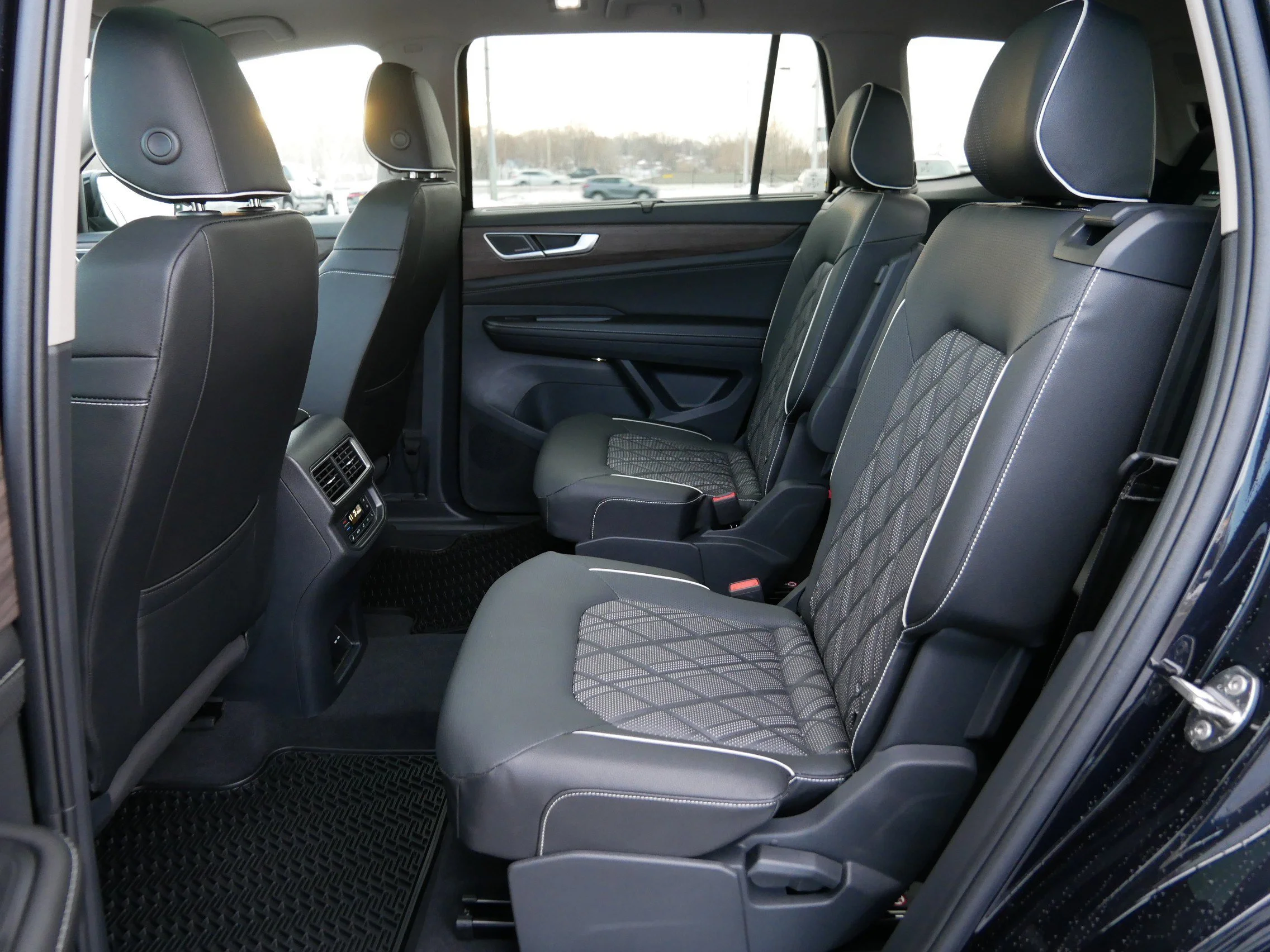 2026 Volkswagen Atlas SEL Premium R-Line - Photo 9