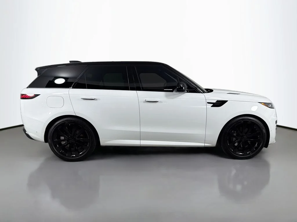Used 2026 White Land Rover Dynamic SE image 4