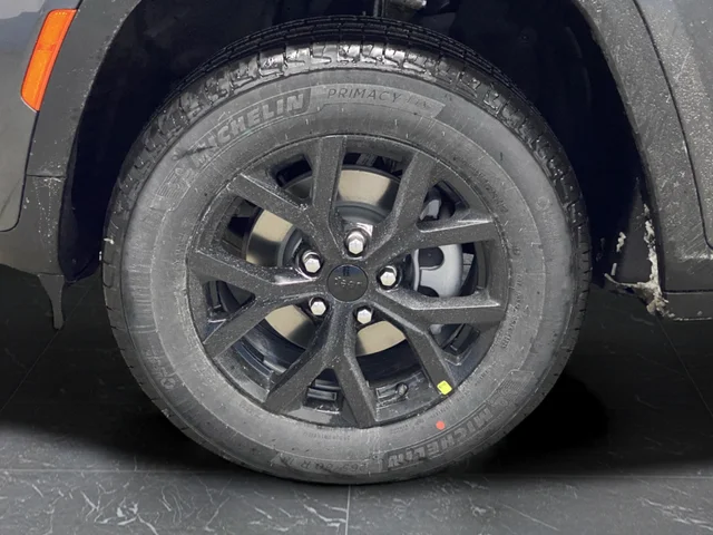 New 2026 Baltic Gray Metallic Clear-Coat Exterior Paint Jeep Altitude image 37