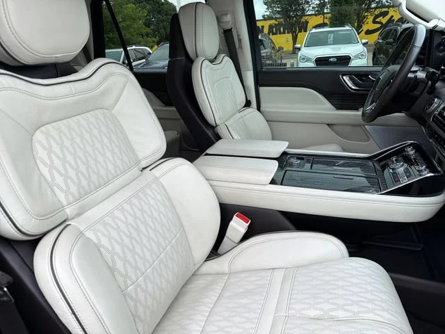 Used 2024  Lincoln Black Label image 26