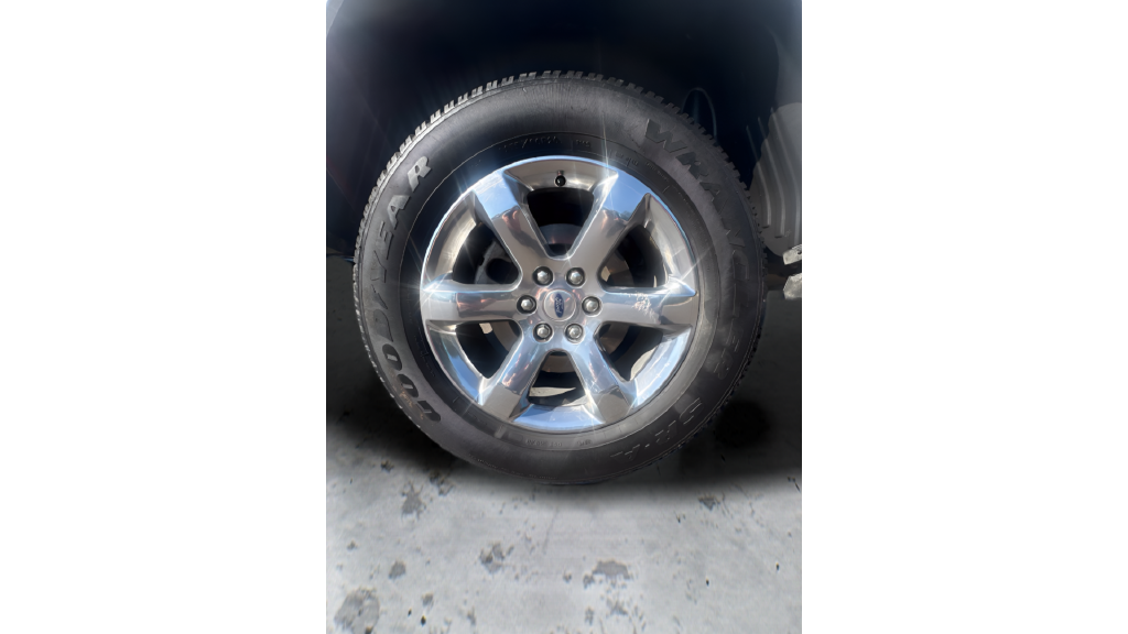 Used 2022 Oxford White Ford Lariat image 22