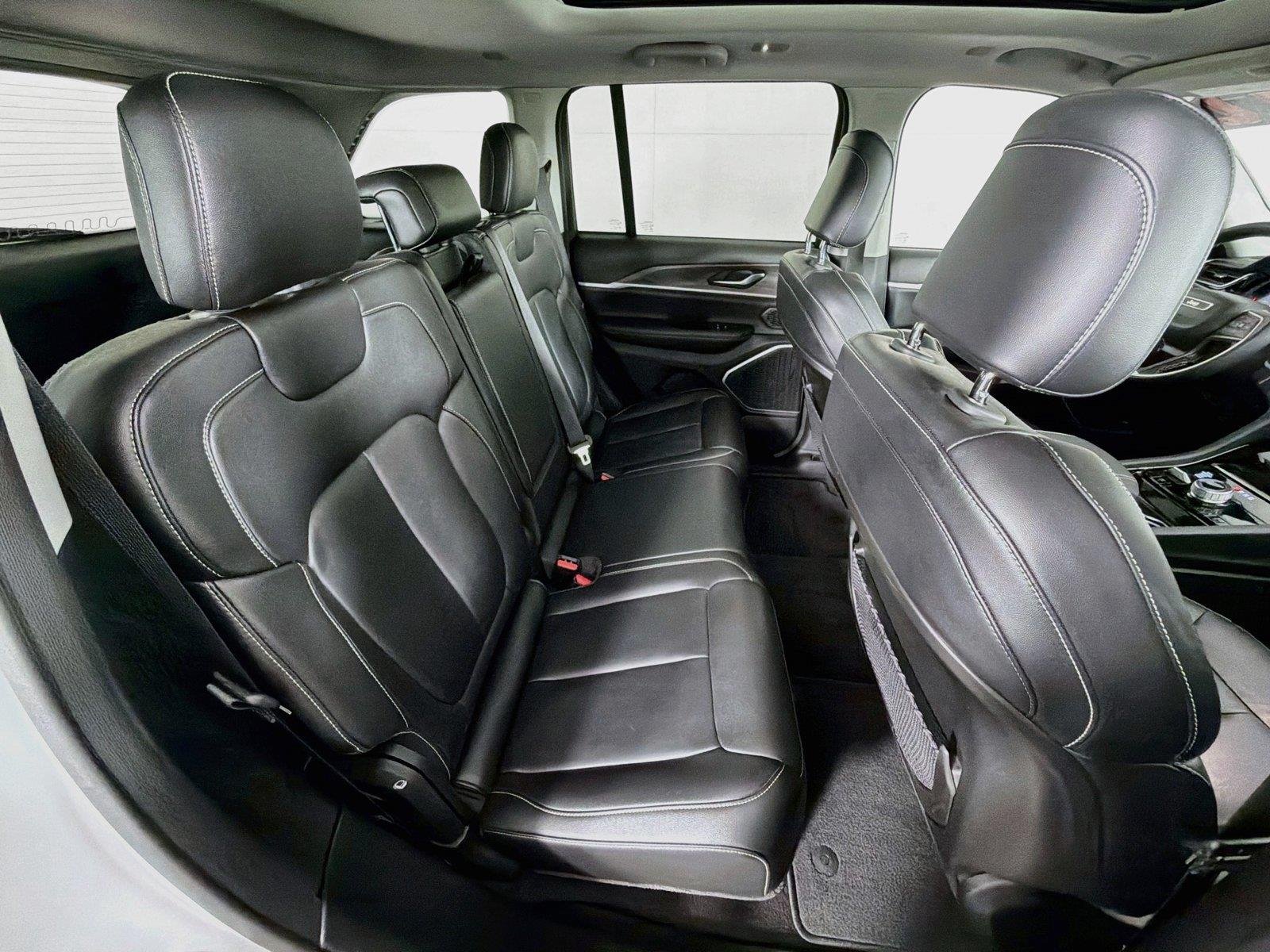 Used 2022 Bright White Clearcoat Jeep  image 30