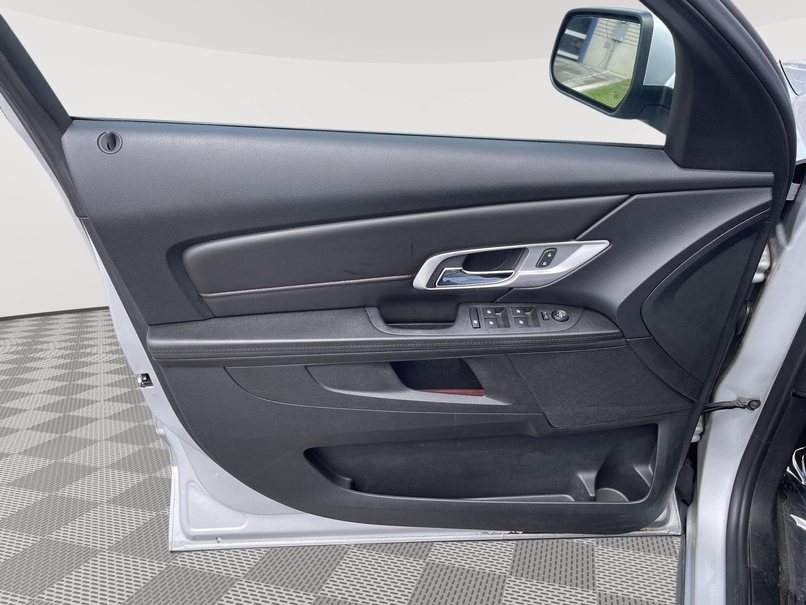 Used 2017 Quicksilver Metallic GMC SLE image 23