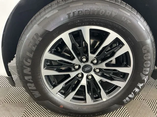 Used 2025 White Ford Platinum image 40