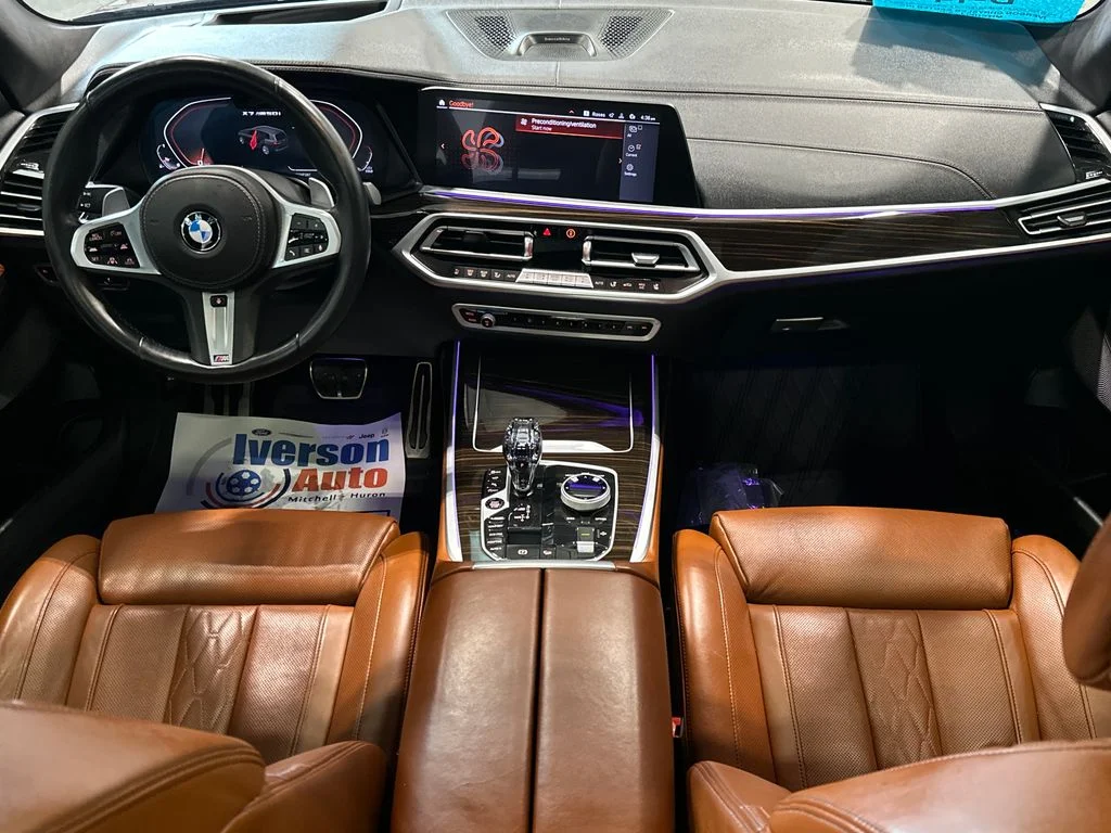 Used 2021 Red BMW M50i image 28