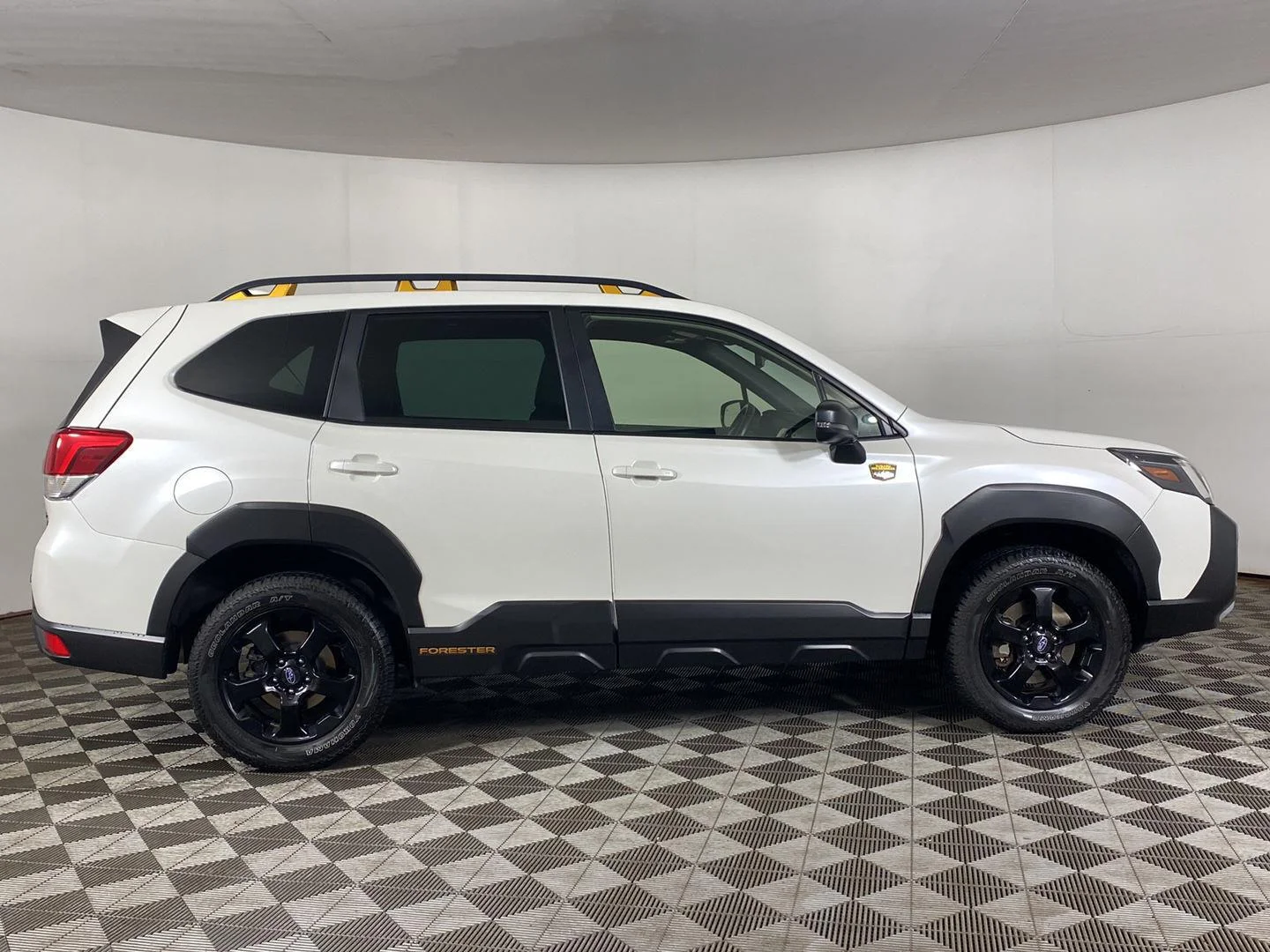 Used 2023 Crystal White Pearl Subaru Wilderness image 4