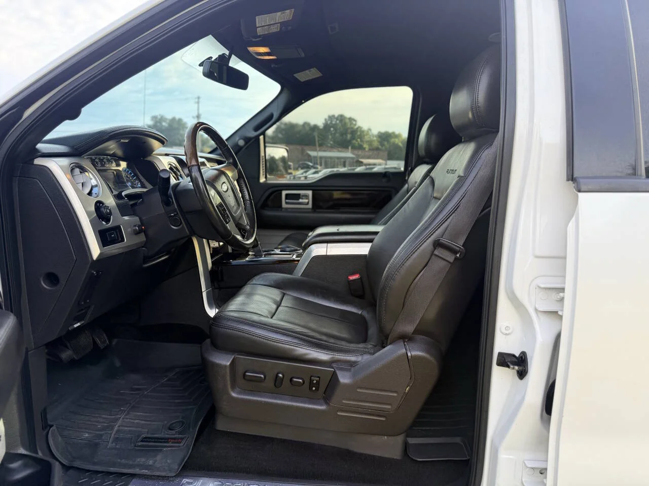 Used 2014 White Ford Platinum 4x4 4dr SuperCrew Styleside 5.5 ft. SB image 19