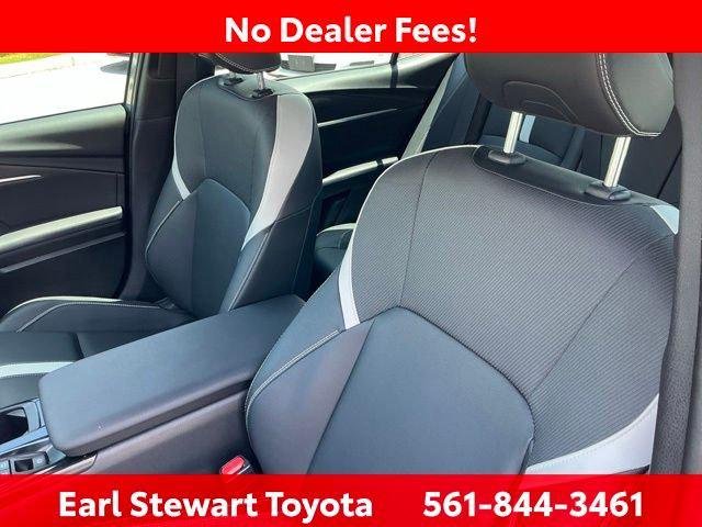 Certified Used 2025 PRECIOUS METAL Toyota  image 17