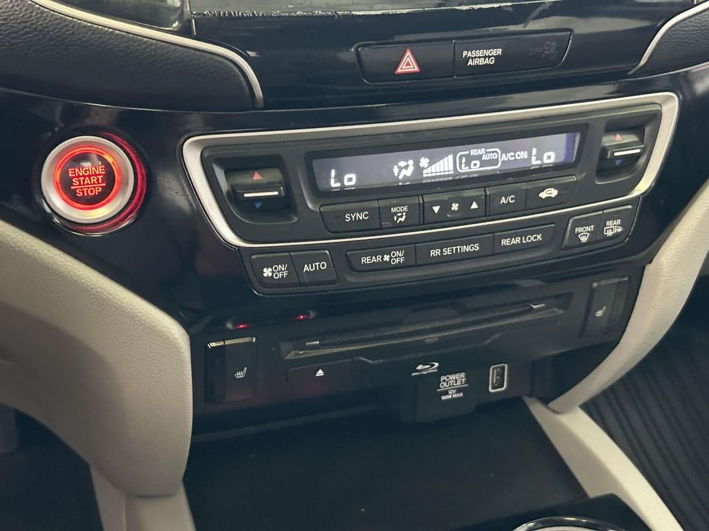 Used 2022 Silver Honda Touring image 26