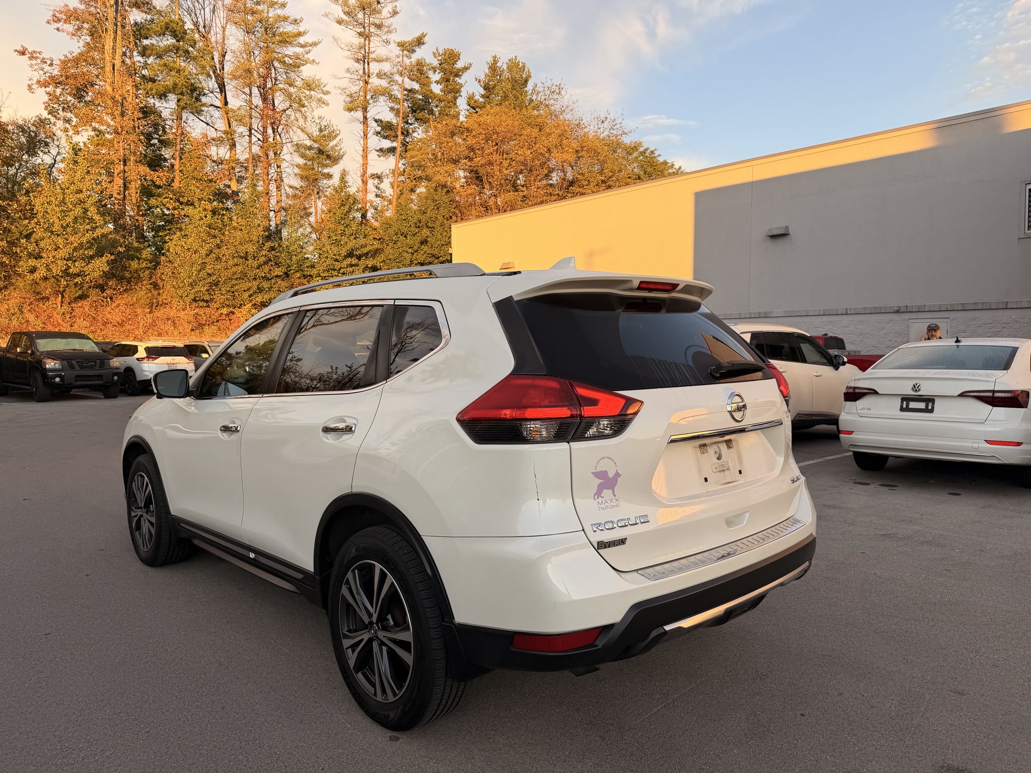 Used 2017 Pearl White Nissan SL image 5