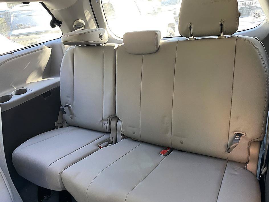 Used 2017 Salsa Red Pearl Toyota XLE image 10