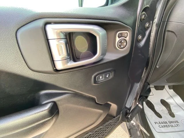 Used 2020 Gray Jeep Sport S image 21