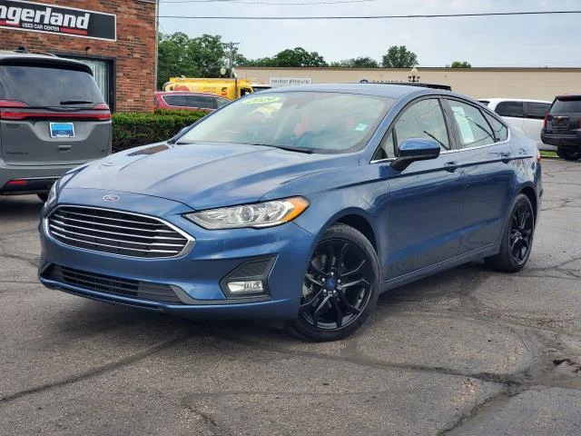 Used 2019 Blue Metallic Ford SE image 1