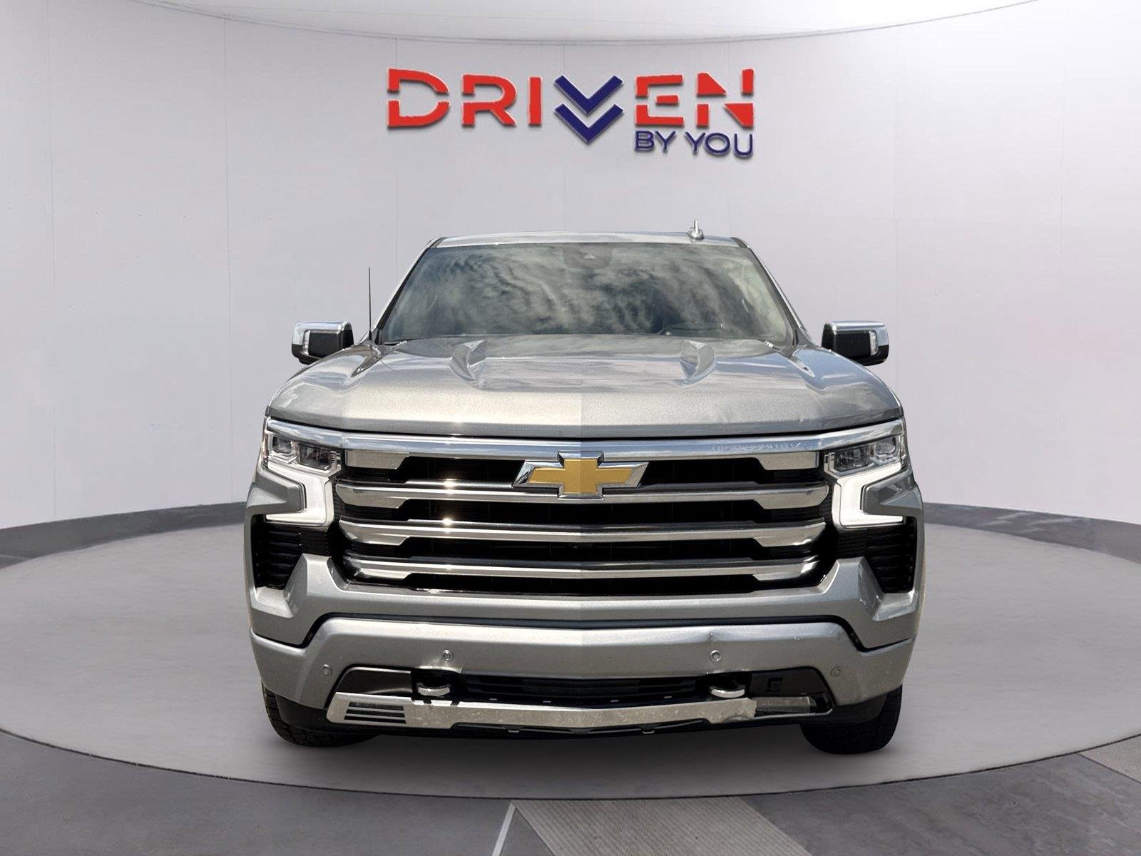 Used 2025 Sterling Gray Metallic Chevrolet High Country image 9