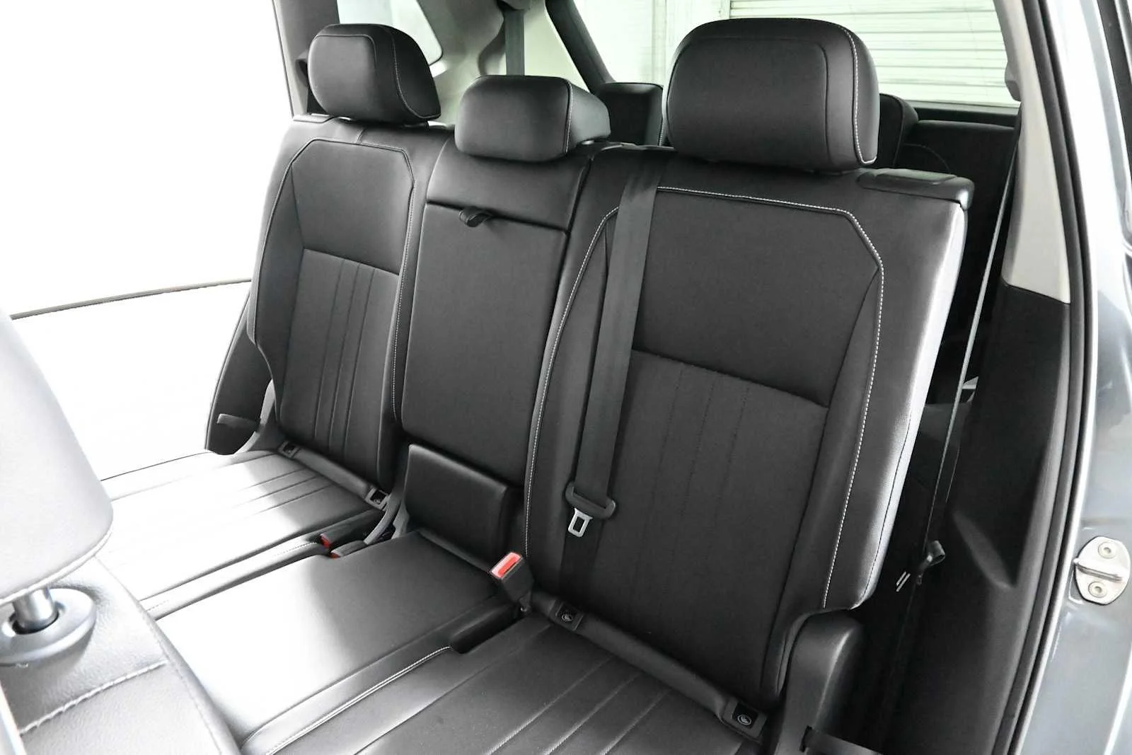 Certified Used 2024 Platinum Gray Metallic Volkswagen SE image 14