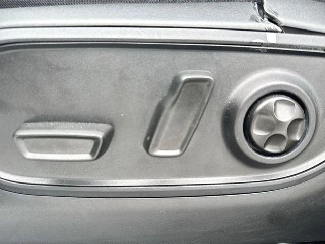 Used 2023 Silver Jeep Altitude image 12