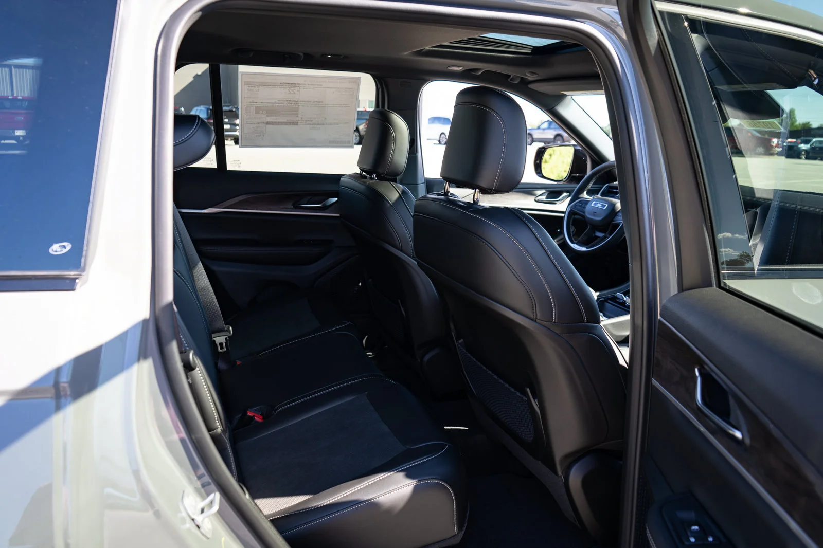New 2027 Sting-Gray Clearcoat Jeep Altitude image 21