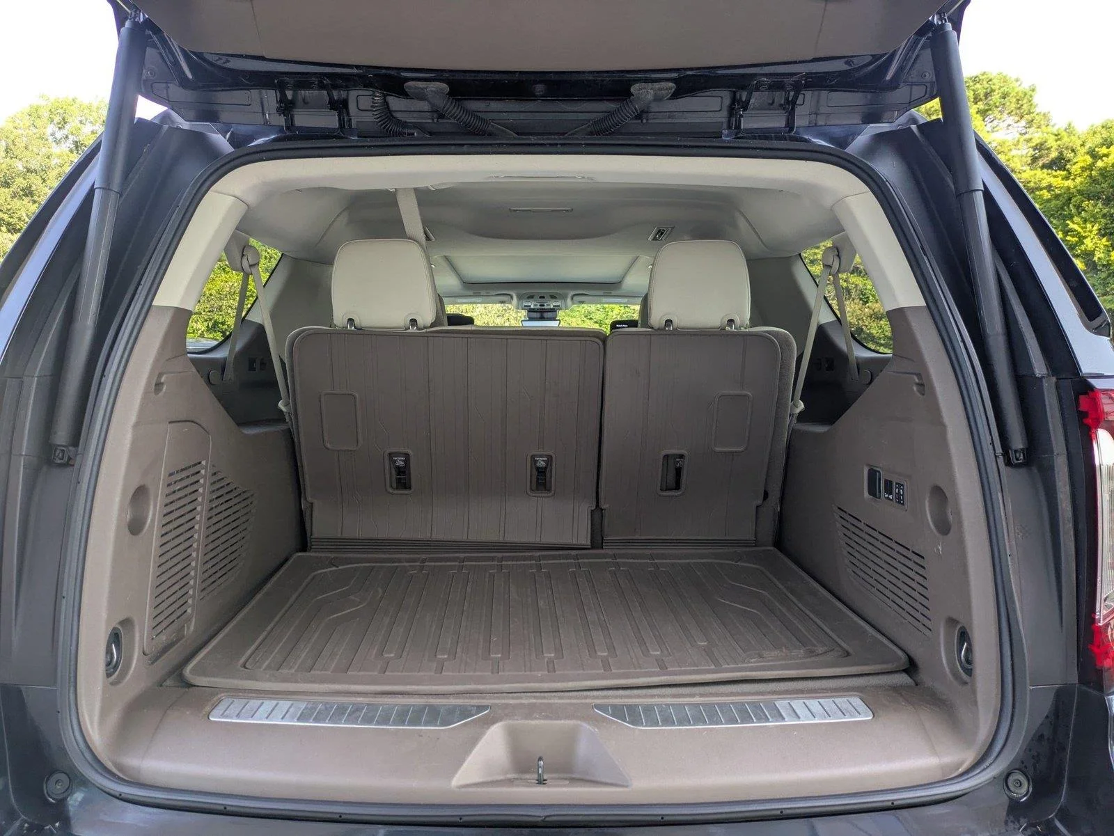 Used 2024 Midnight Blue Metallic GMC Denali image 33
