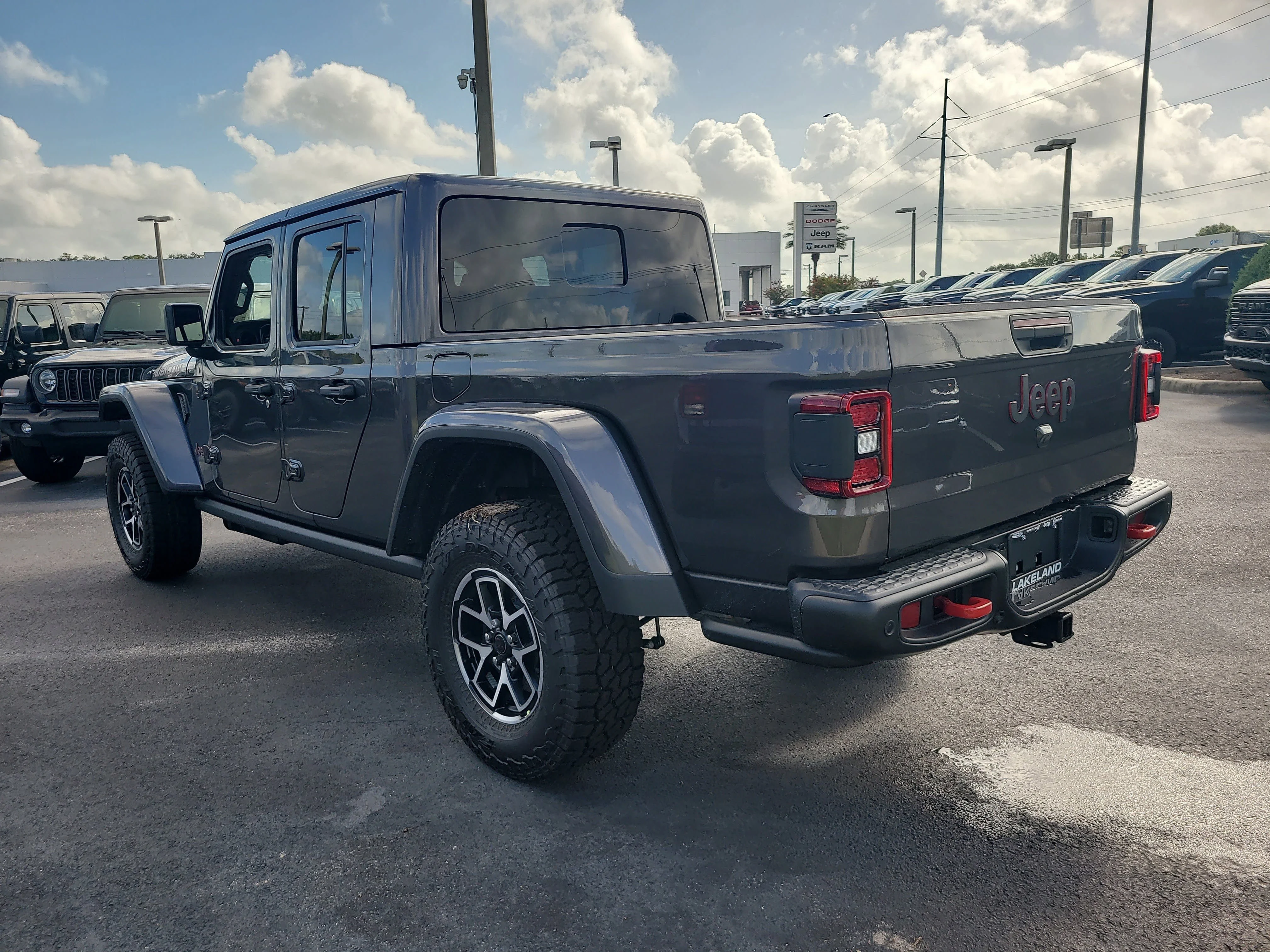 New 2026 Granite Crystal Metallic Clearcoat Jeep Rubicon X image 8