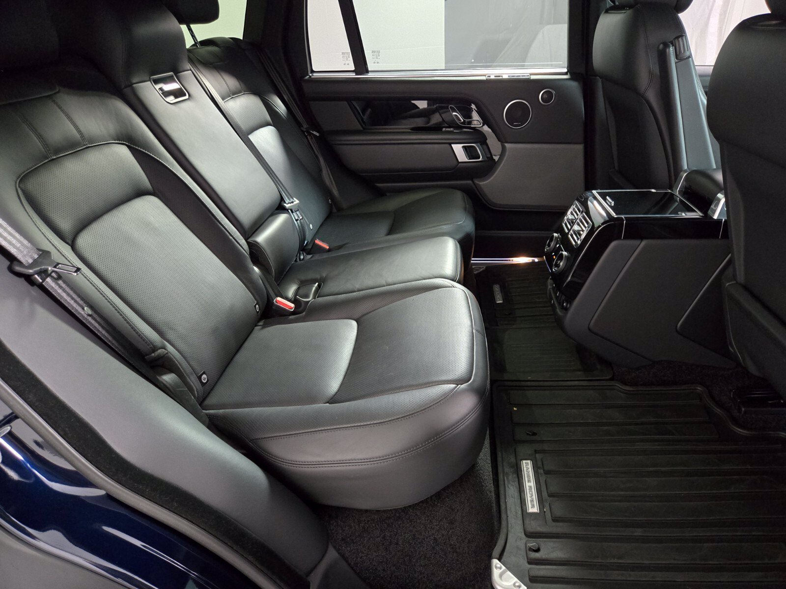 Used 2020 Portofino Blue Metallic Land Rover Supercharged image 18