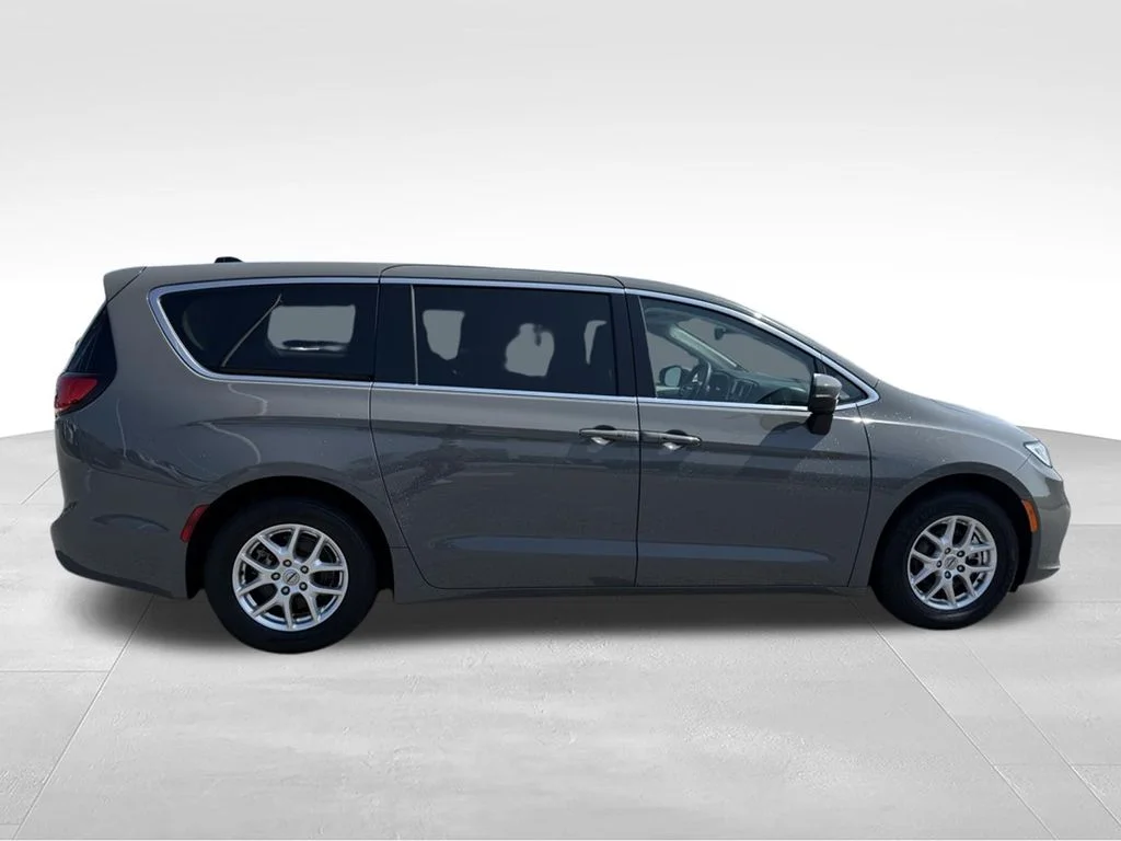 Used 2023 White Chrysler Touring L image 6