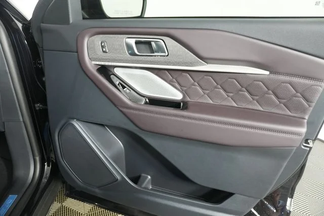 New 2026 Agate Black Metallic Ford Platinum™ image 30