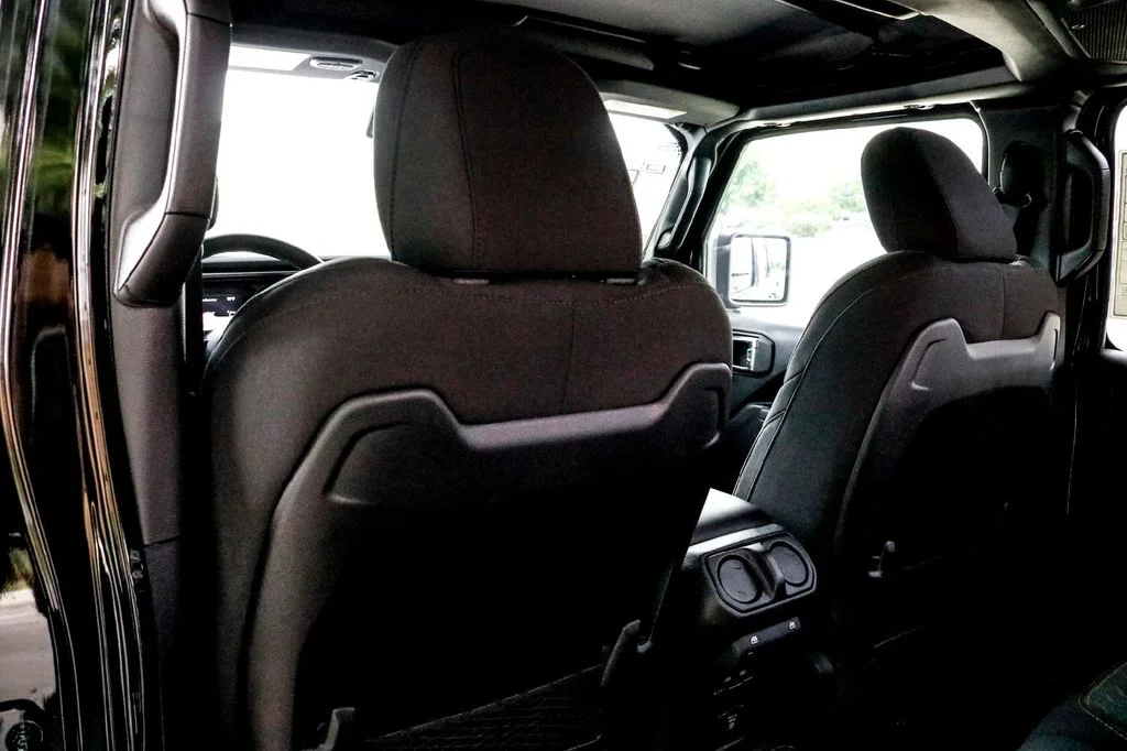 New 2025 Black Jeep Mojave image 21