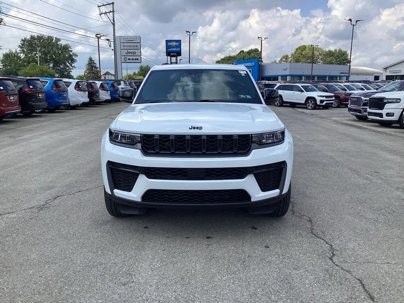 New 2026 Bright White Clearcoat Jeep Laredo Altitude image 2