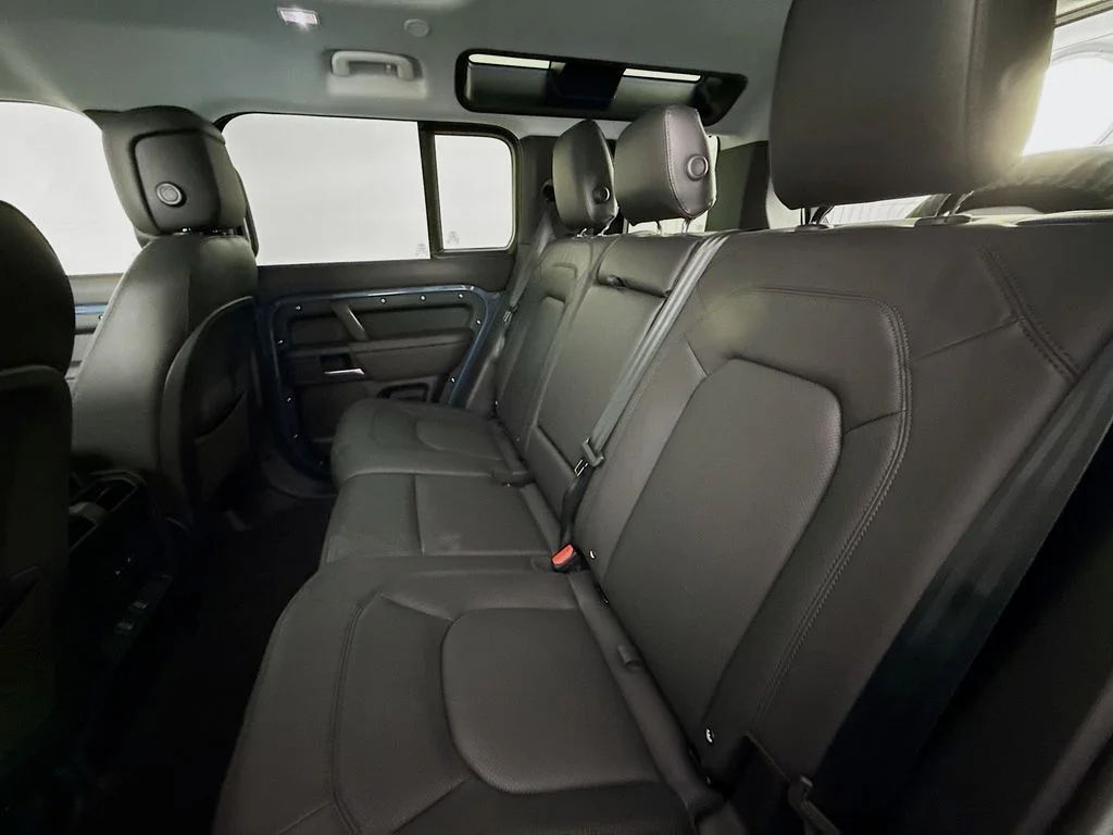 New 2026 Tasman Blue Metallic Land Rover S image 26
