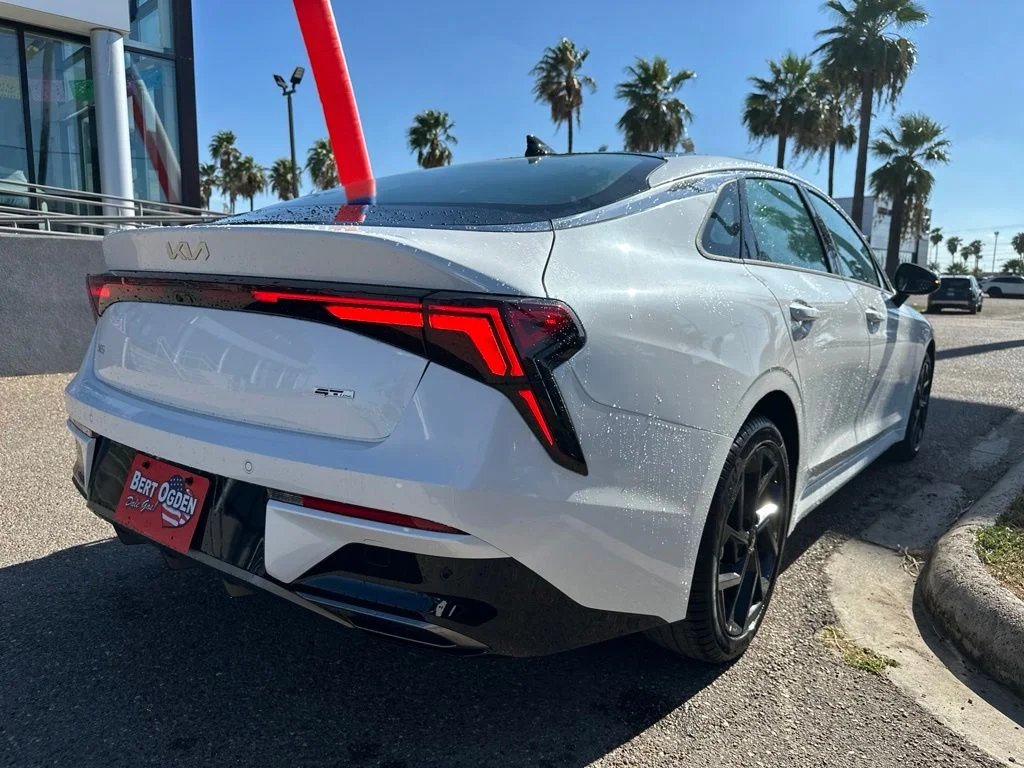New 2026 White Kia GT-Line image 4
