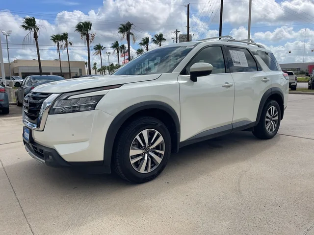 2023 Nissan Pathfinder SL
