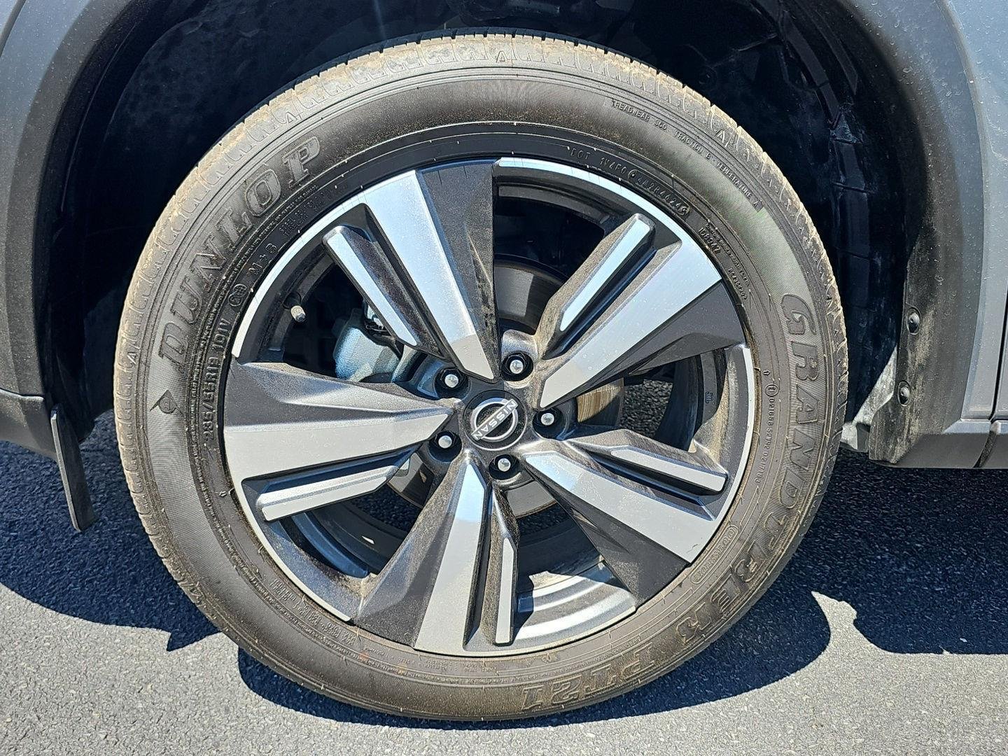 Used 2025 Gun Metallic Nissan SL image 4