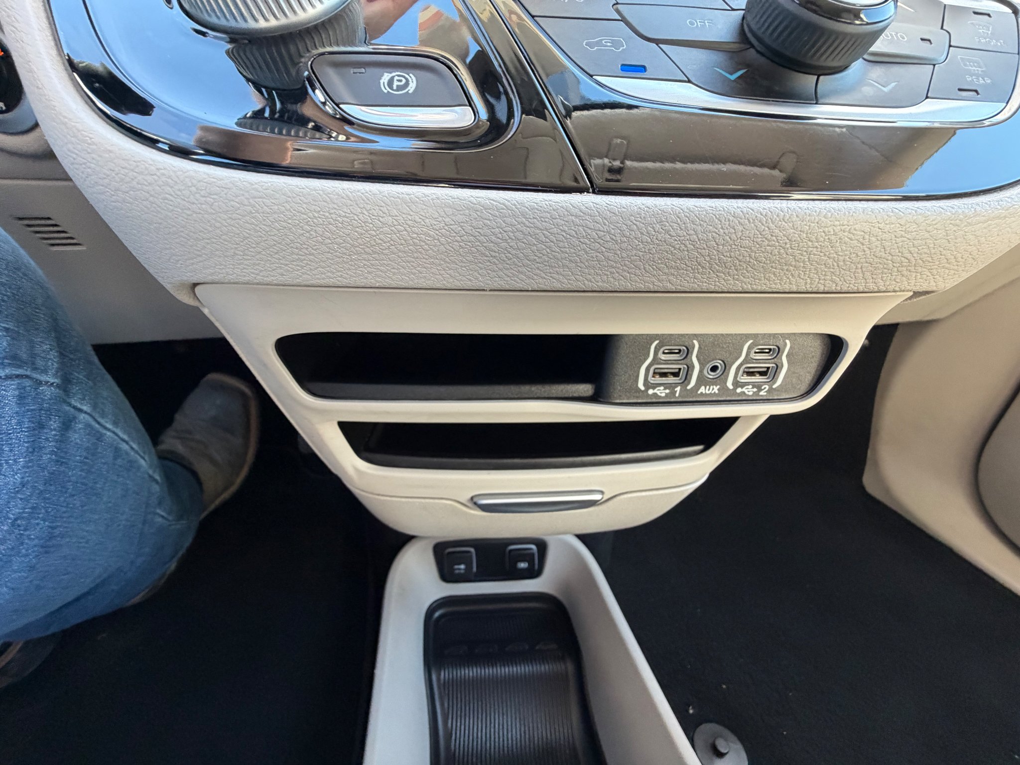 Used 2021 White Chrysler Touring L image 22