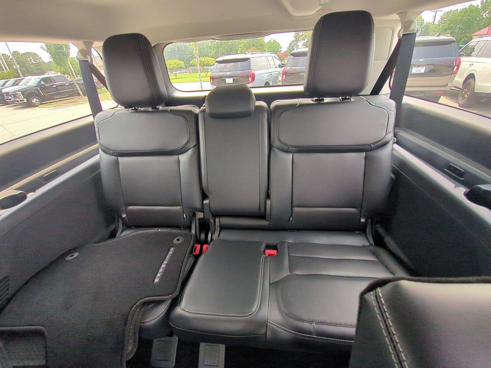 New 2027 Star White Metallic Tri-Coat Ford MAX Platinum image 35