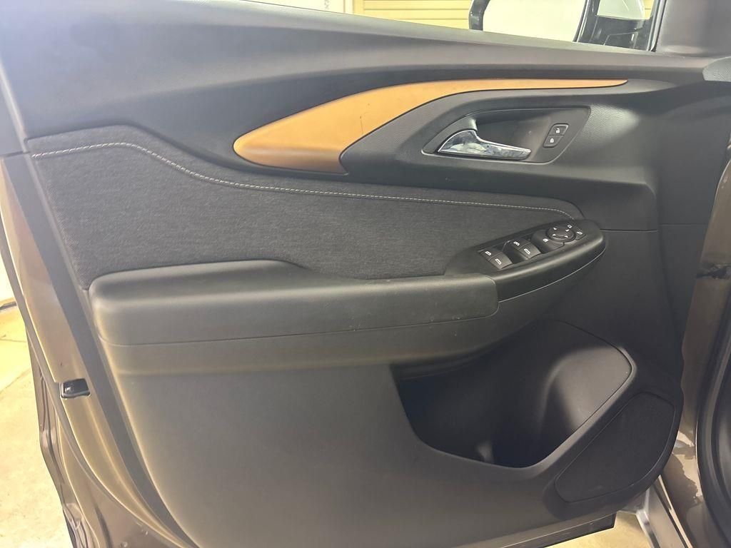 Used 2021 Brown Chevrolet ACTIV image 25