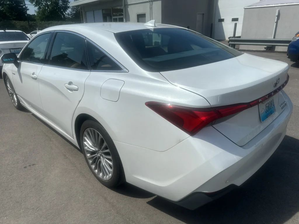 Used 2019 Wind Chill Pearl Toyota Hybrid Limited image 4