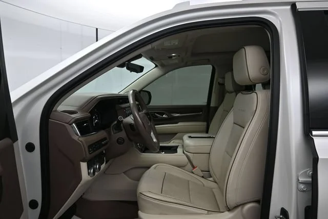 Used 2021 WHITE FROST TRICOAT GMC Denali image 9