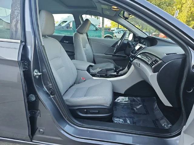 Used 2017 Gray Honda EX-L image 10